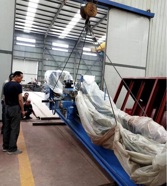 壓(ya)力機調試(shi)現場